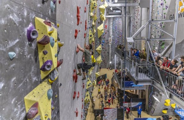 乐盈配资 这名青年武警战士, 为何被称作“军营蜘蛛侠”?